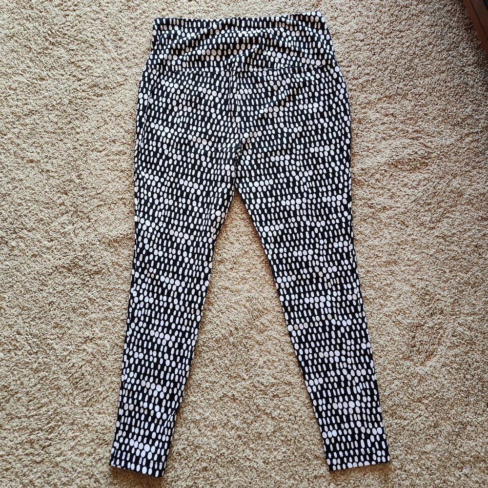 Chico's Zenery legging Size 8 or Chico's 1 Color Black with White dot pattern - Picture 10 of 16